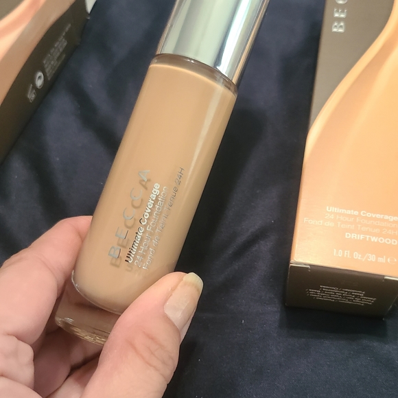 Driftwood Becca Ultimate Coverage Foundation - Picture 3 of 6